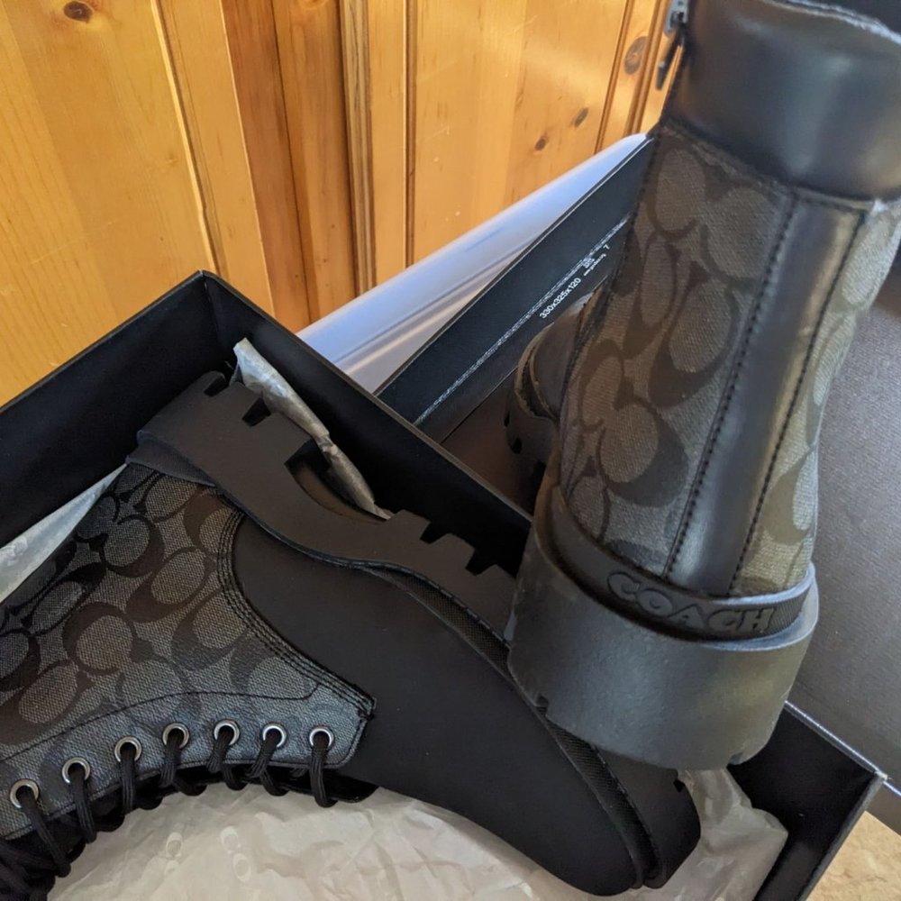 NWT Womans Citysole Lace Up Boot In Signature Jacquard - Picture 4 of 4